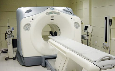 我院引進先進的PET-CT（正電(diàn)子發射計(jì)算(suàn)機斷層顯像）設備